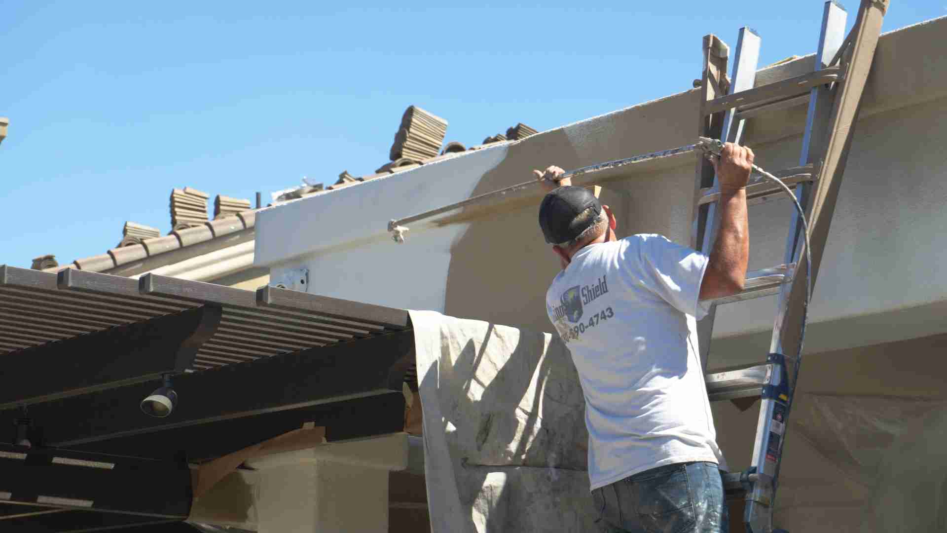 Man Applying Aps To Arizona Home.