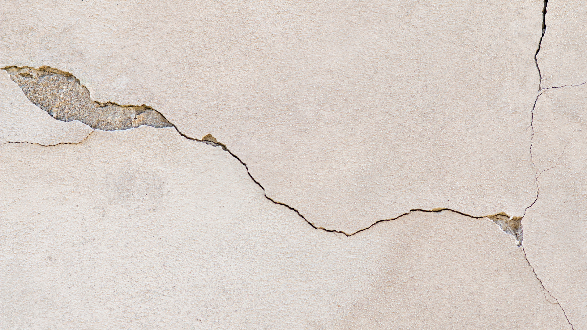 Stucco With Crack In It.